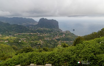 Blick vom Portela-Pass in Richtung Porto da Cruz Blick vom Portela-Pass in Richtung Porto da Cruz