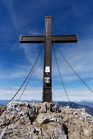 Das Gipfelkreuz am Hochlantsch ist erreicht