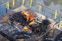 Verbrennung eines Toden auf einem Scheiterhaufen - Pashupatinath